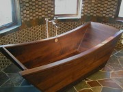 Покупка деревянной ванны: все за и против