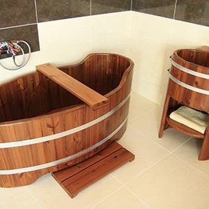 Деревянная ванна и раковина